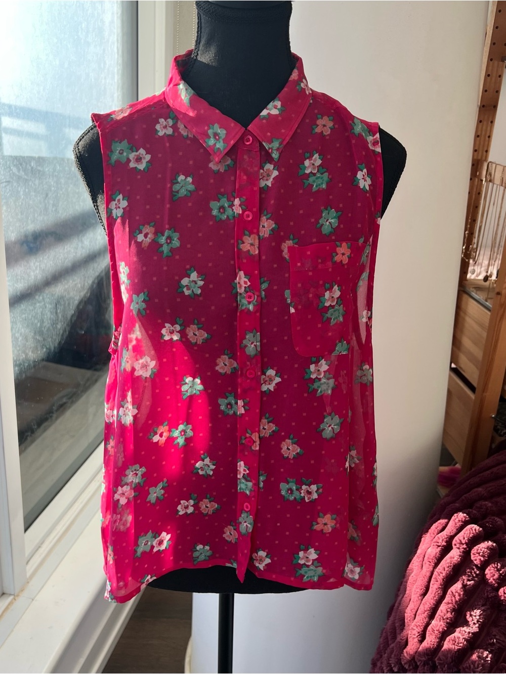 Super Cute! Sleeveless Floral Button-Front Blouse - Hot Pink